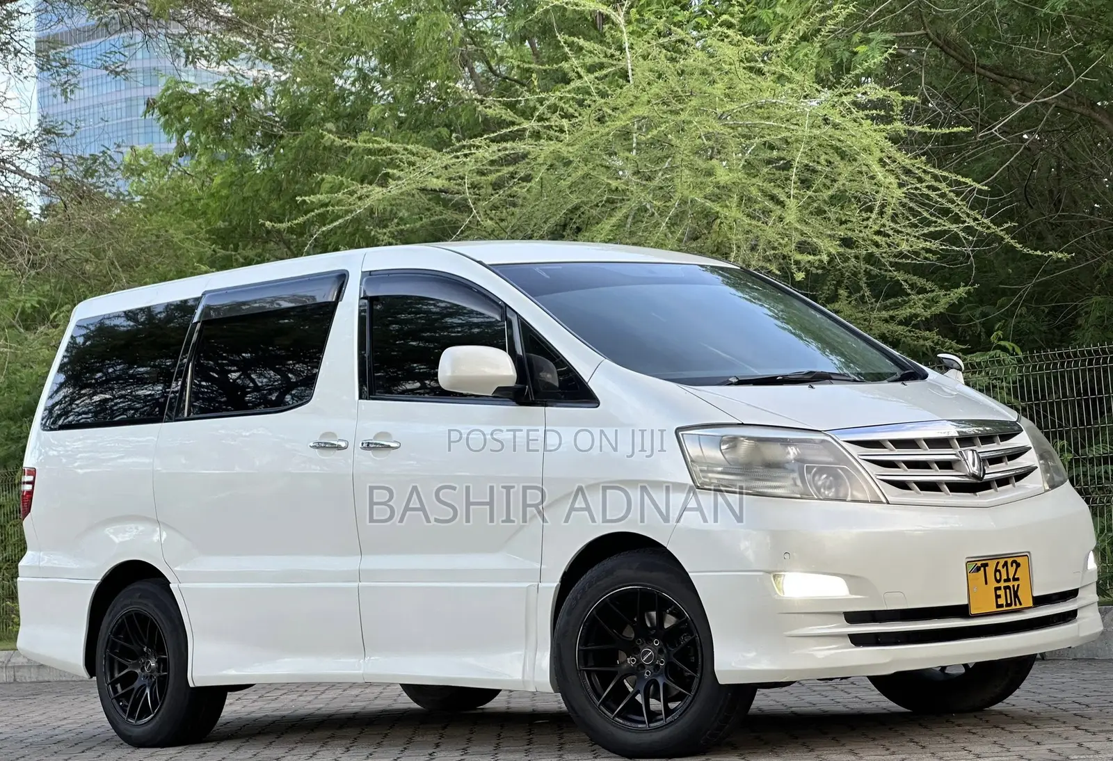 Toyota Alphard 2.4 Petrol FWD 2006 White