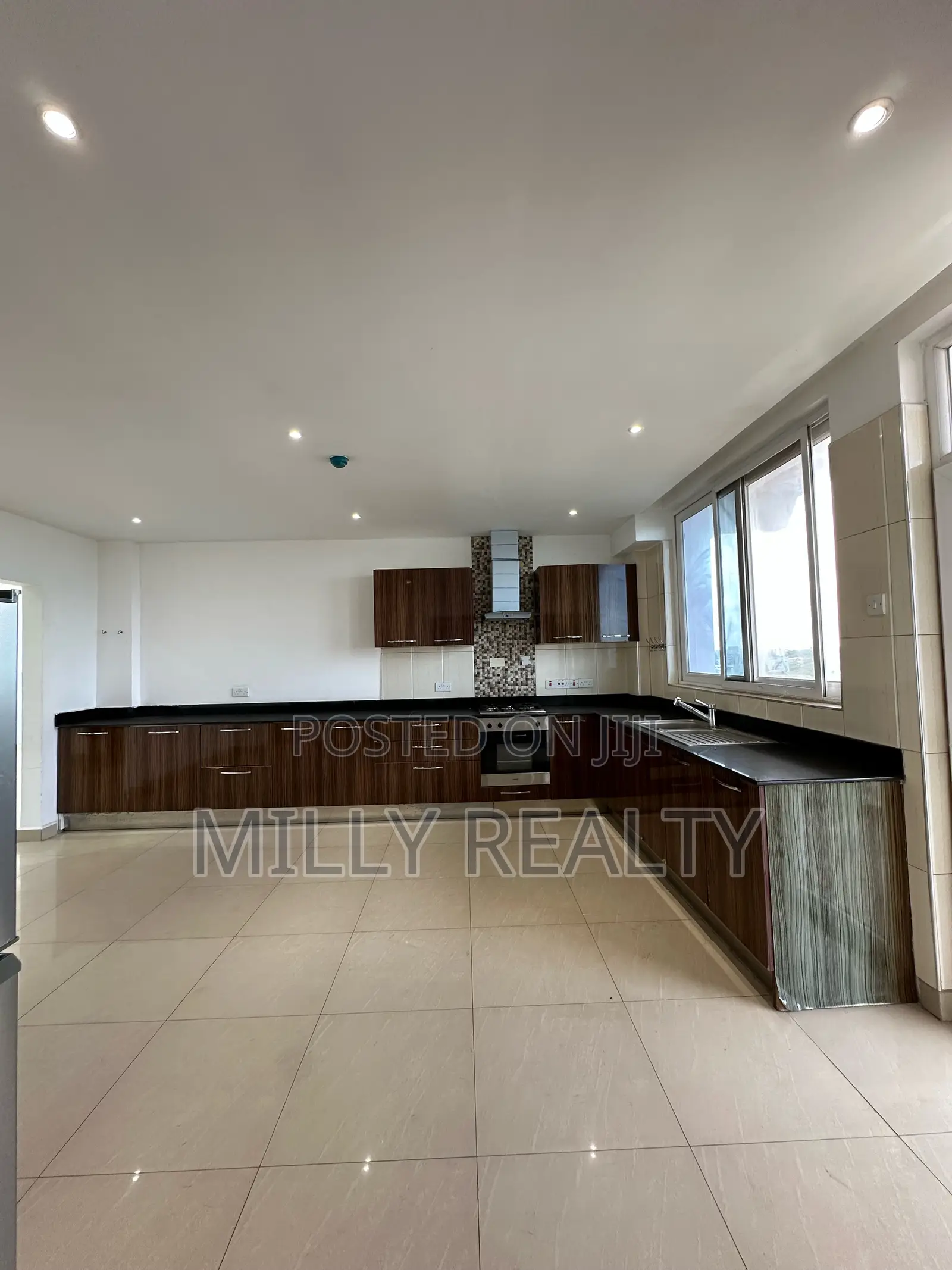 3bdrm Apartment in Upanga West Kt. for sale