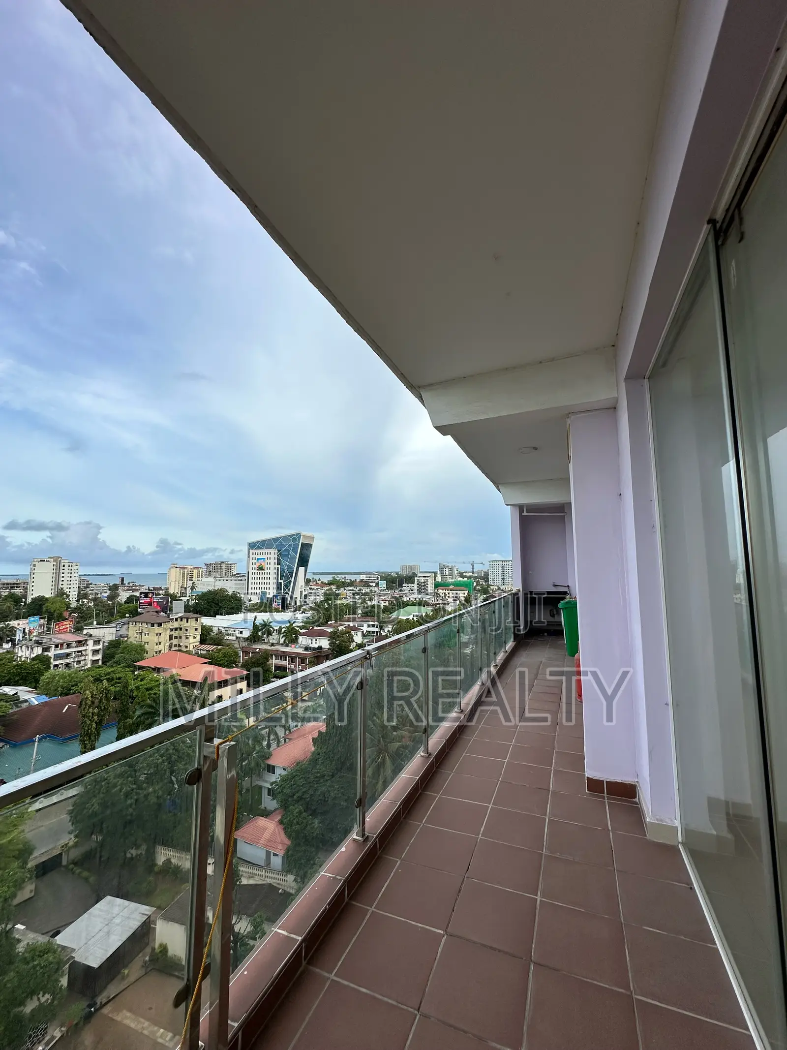 3bdrm Apartment in Upanga West Kt. for sale