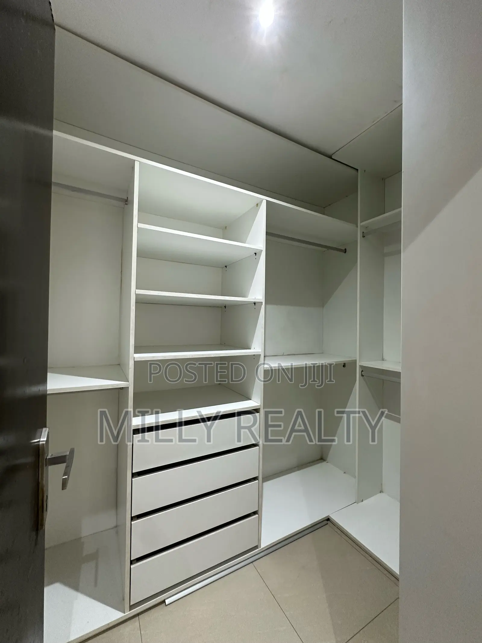 3bdrm Apartment in Upanga West Kt. for sale
