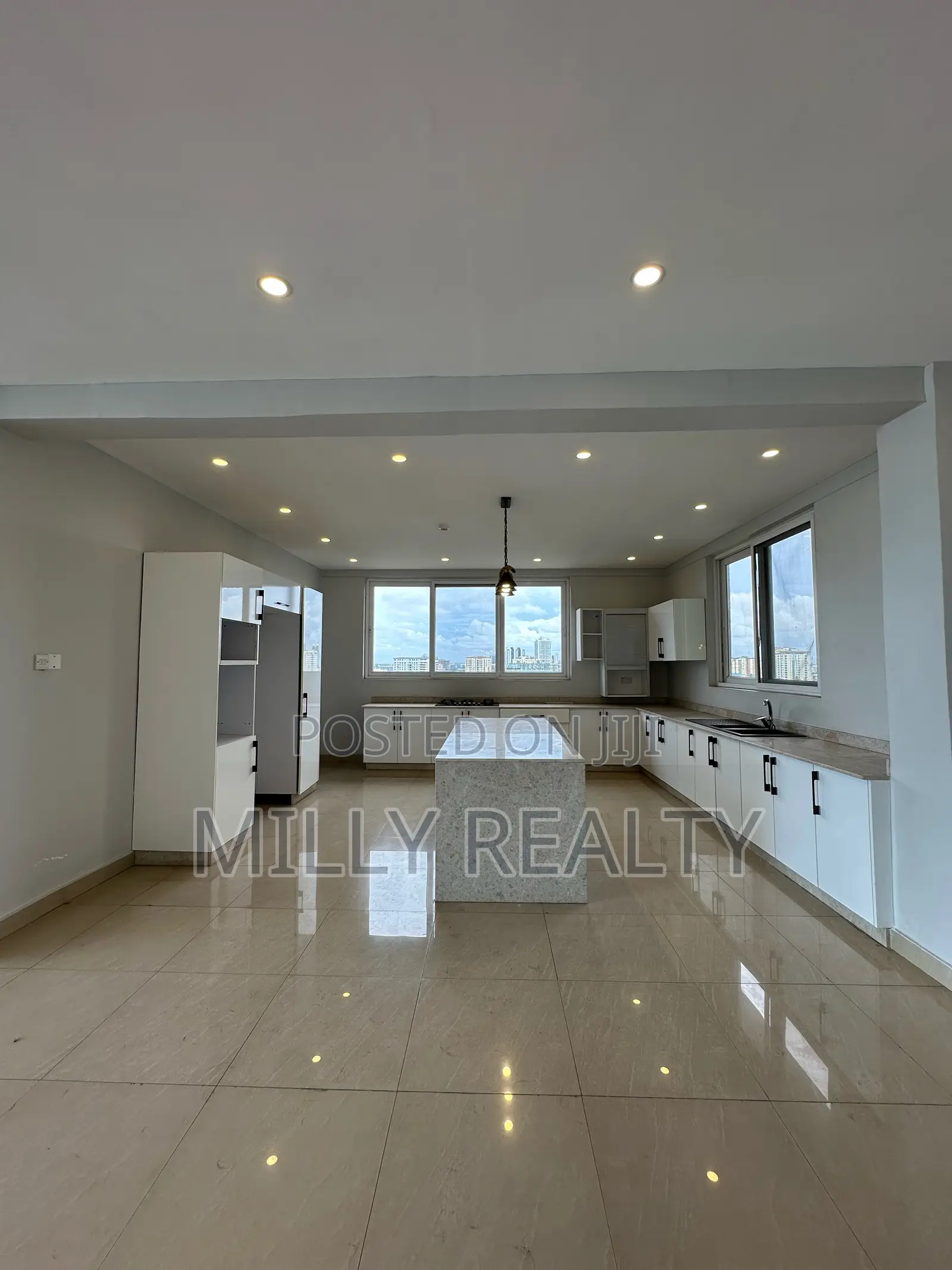 3bdrm Penthouse in Upanga West Pkt for sale