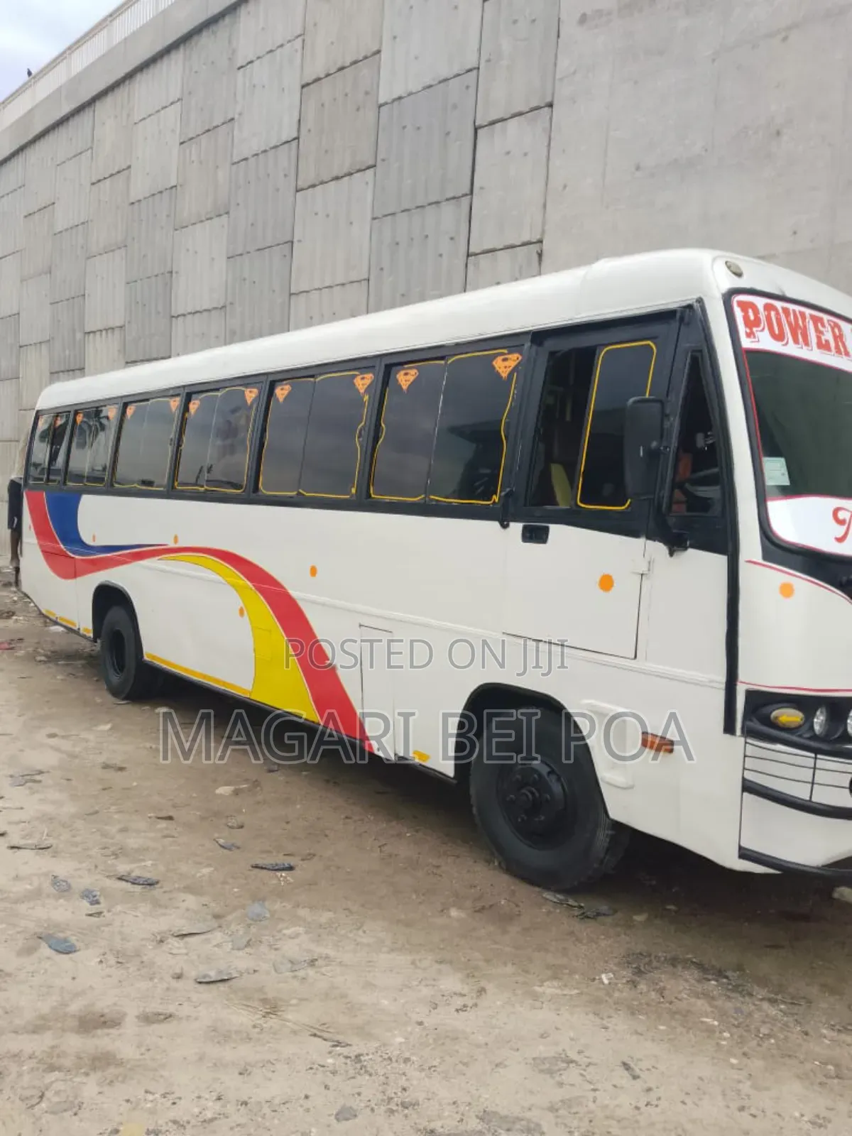 Tata Starbus Ultra Skool 1990 White