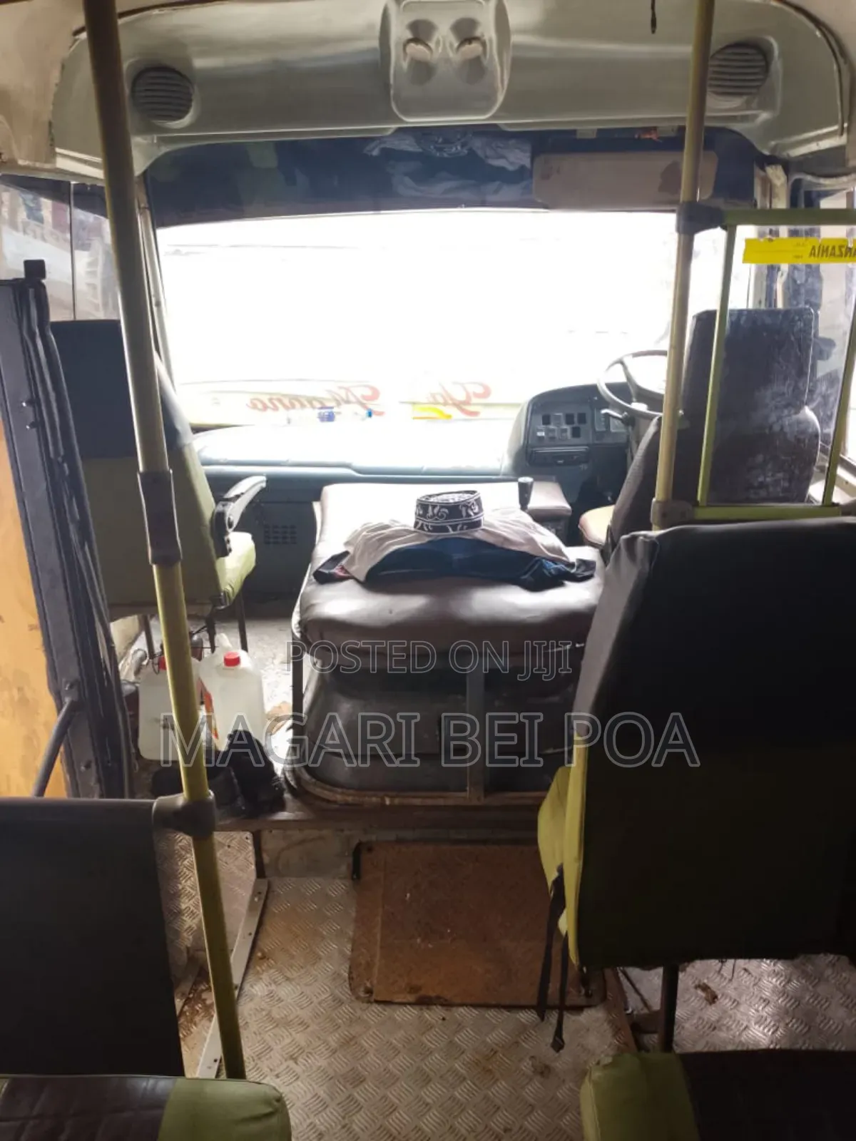 Tata Starbus Ultra Skool 1990 White
