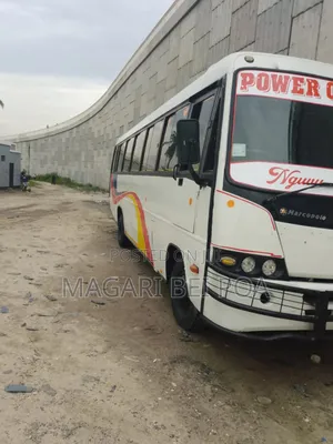 Tata Starbus Ultra Skool 1990 White