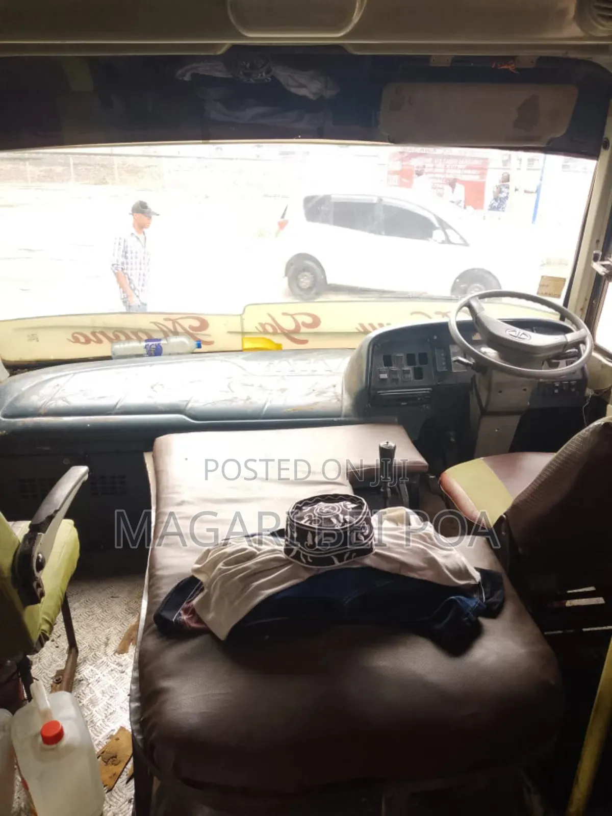 Tata Starbus Ultra Skool 1990 White