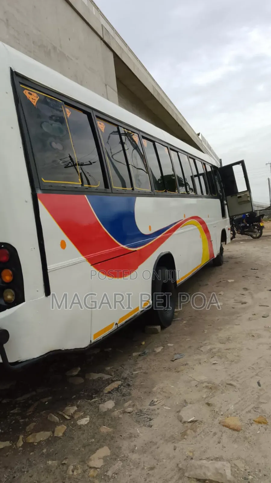 Tata Starbus Ultra Skool 1990 White