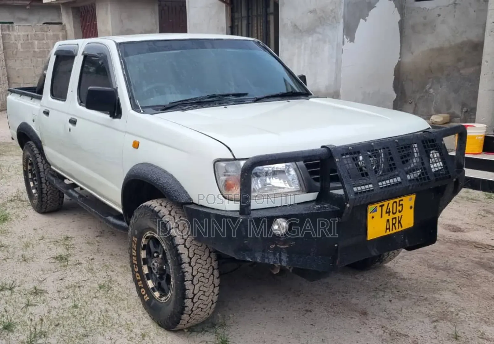Nissan Hardbody 2012 White