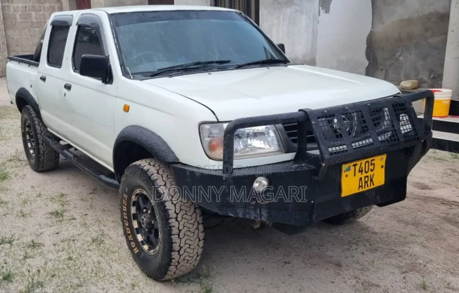 Nissan Hardbody 2012 White