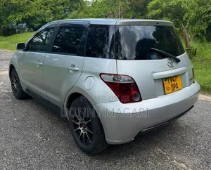 Toyota IST 2005 Silver
