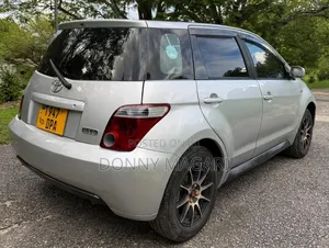 Toyota IST 2005 Silver