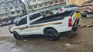 Toyota Hilux 2012 White