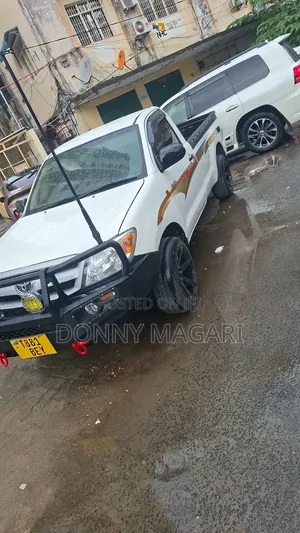 Toyota Hilux 2012 White