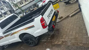 Toyota Hilux 2012 White