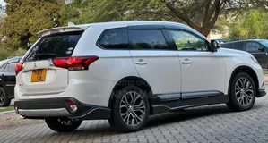 Mitsubishi Outlander 2015 White