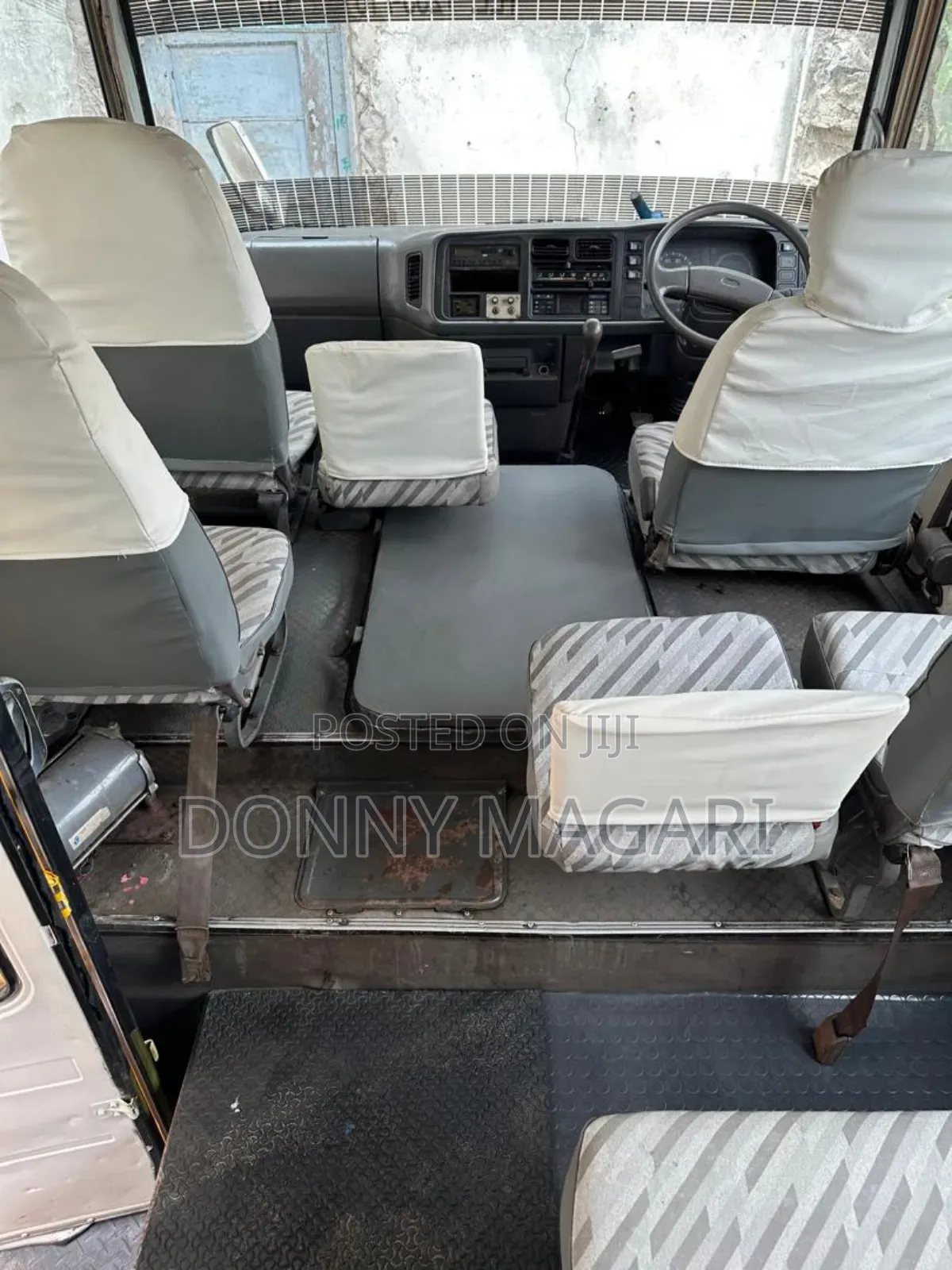 Mitsubishi Fuso Rosa 2000 Yellow