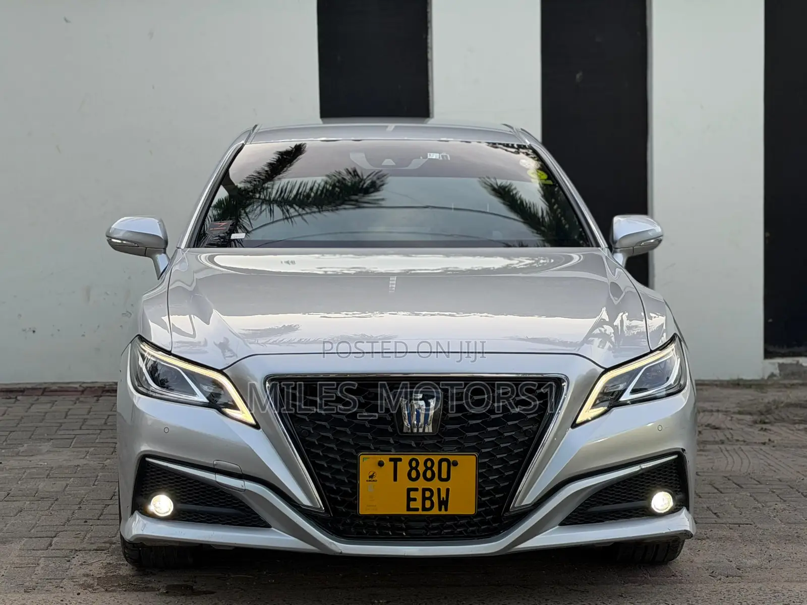 Toyota Crown 2018 Silver