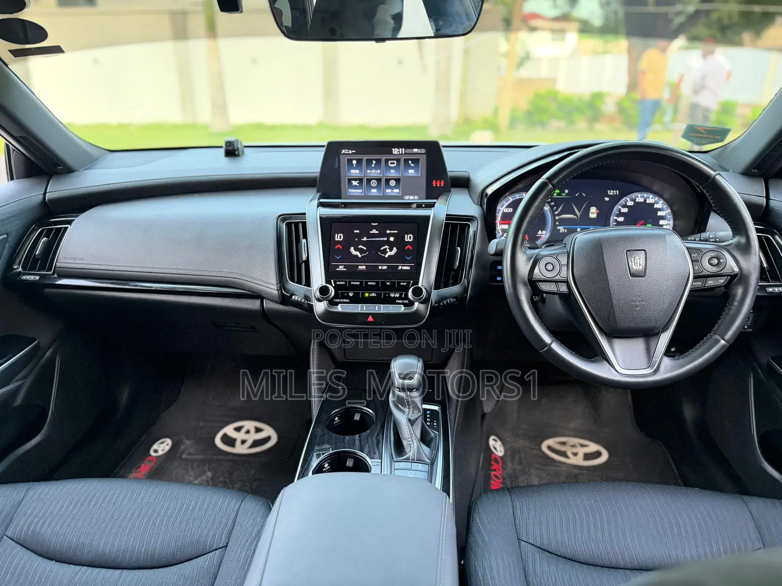 Toyota Crown 2018 Silver