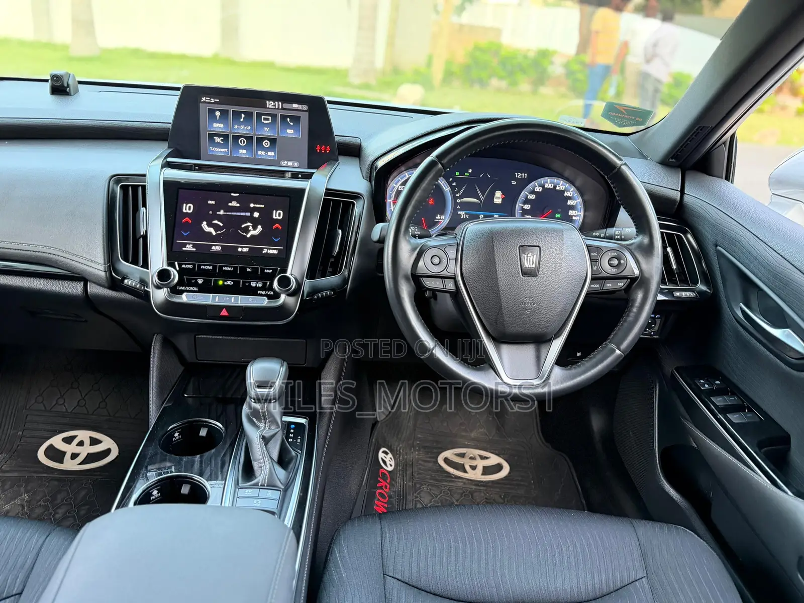 Toyota Crown 2018 Silver