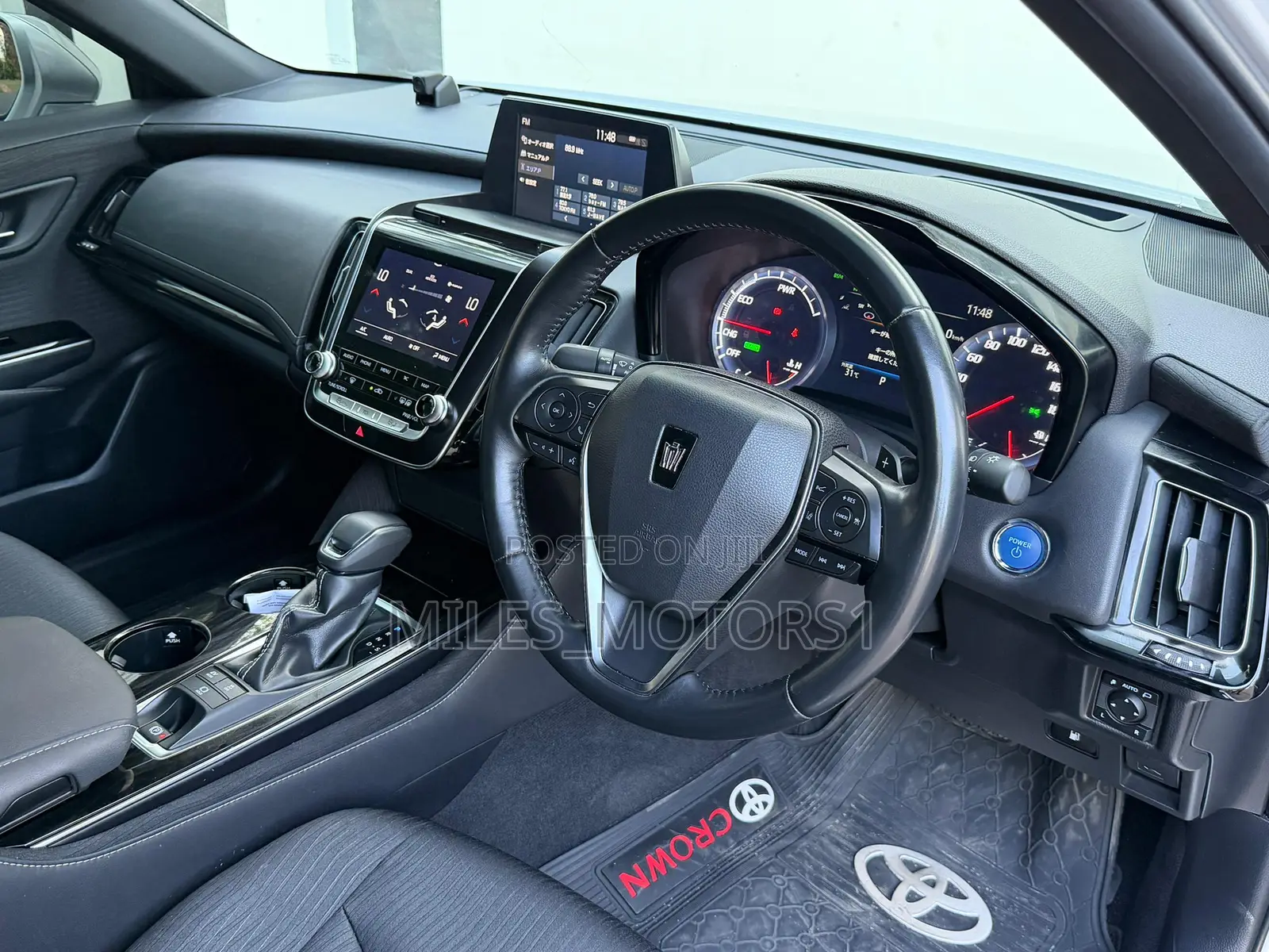 Toyota Crown 2018 Silver