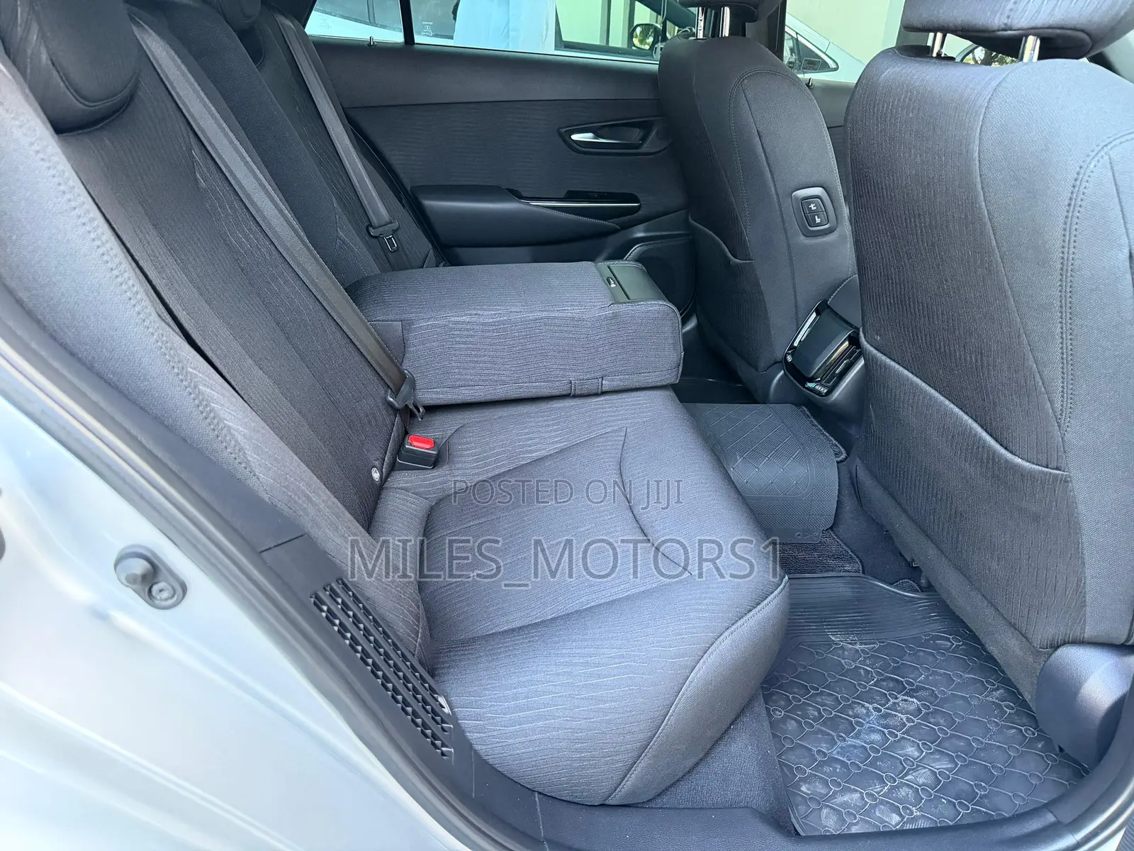 Toyota Crown 2018 Silver