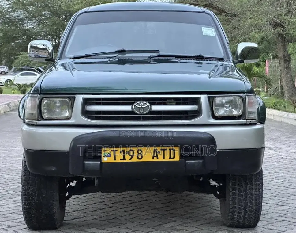 Toyota Hilux 1995 Green
