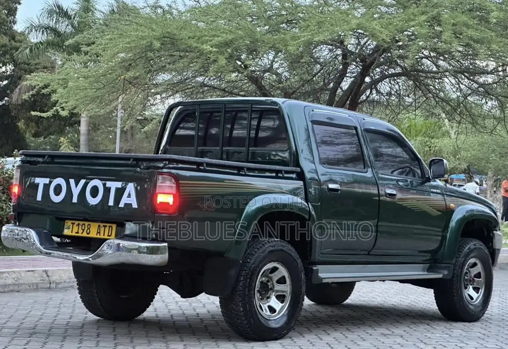 Toyota Hilux 1995 Green