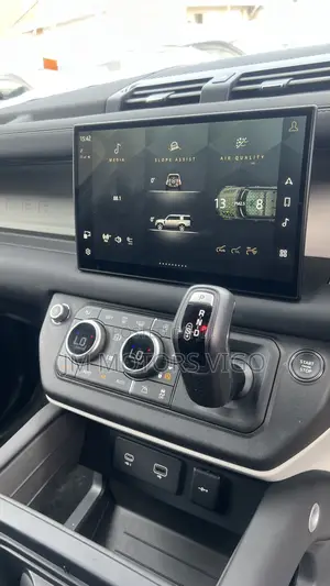 Land Rover Defender 2025 Gray