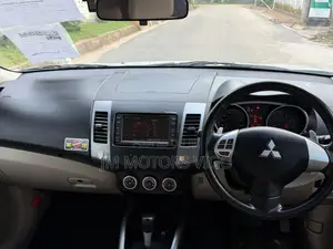 Mitsubishi Outlander 2008 White