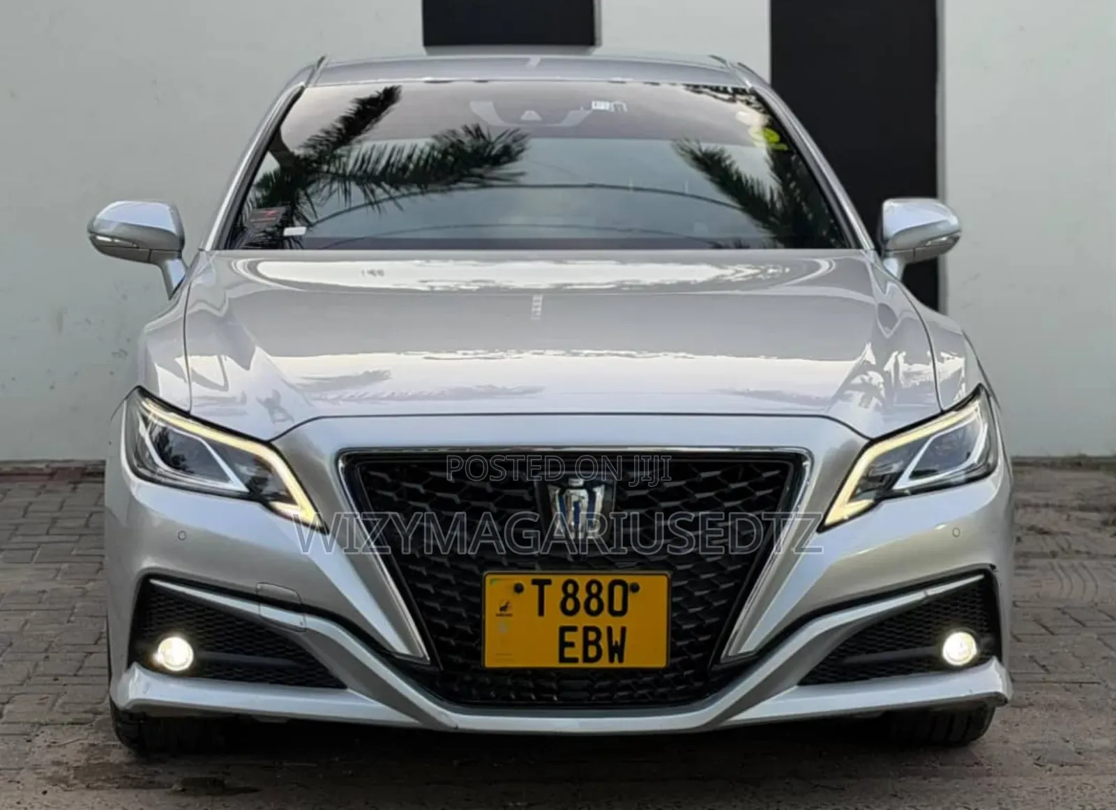Toyota Crown 2018 Burgundy