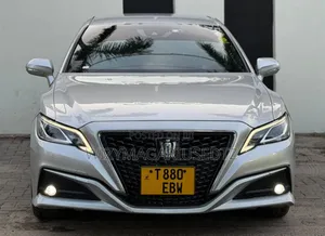 Toyota Crown 2018 Burgundy