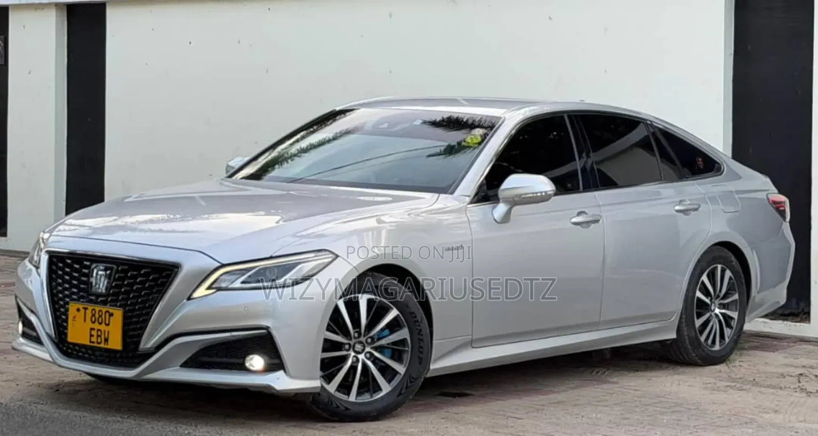 Toyota Crown 2018 Burgundy