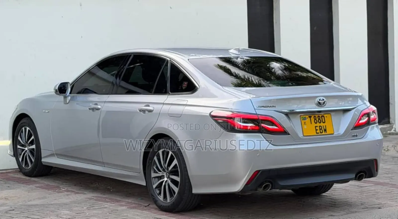 Toyota Crown 2018 Burgundy