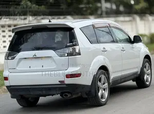 Mitsubishi Outlander 2010 White