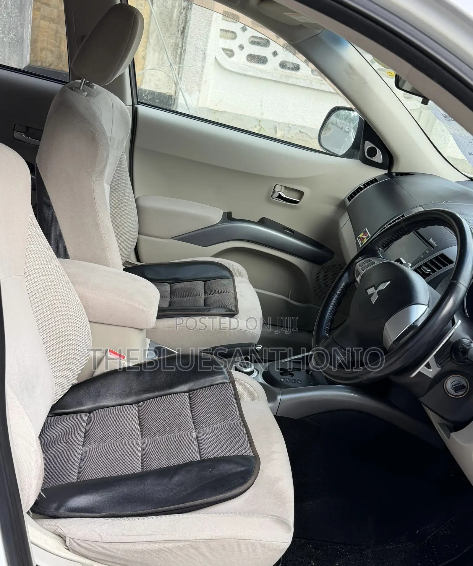 Mitsubishi Outlander 2010 White