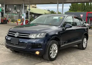 Volkswagen Touareg 2011 Burgundy