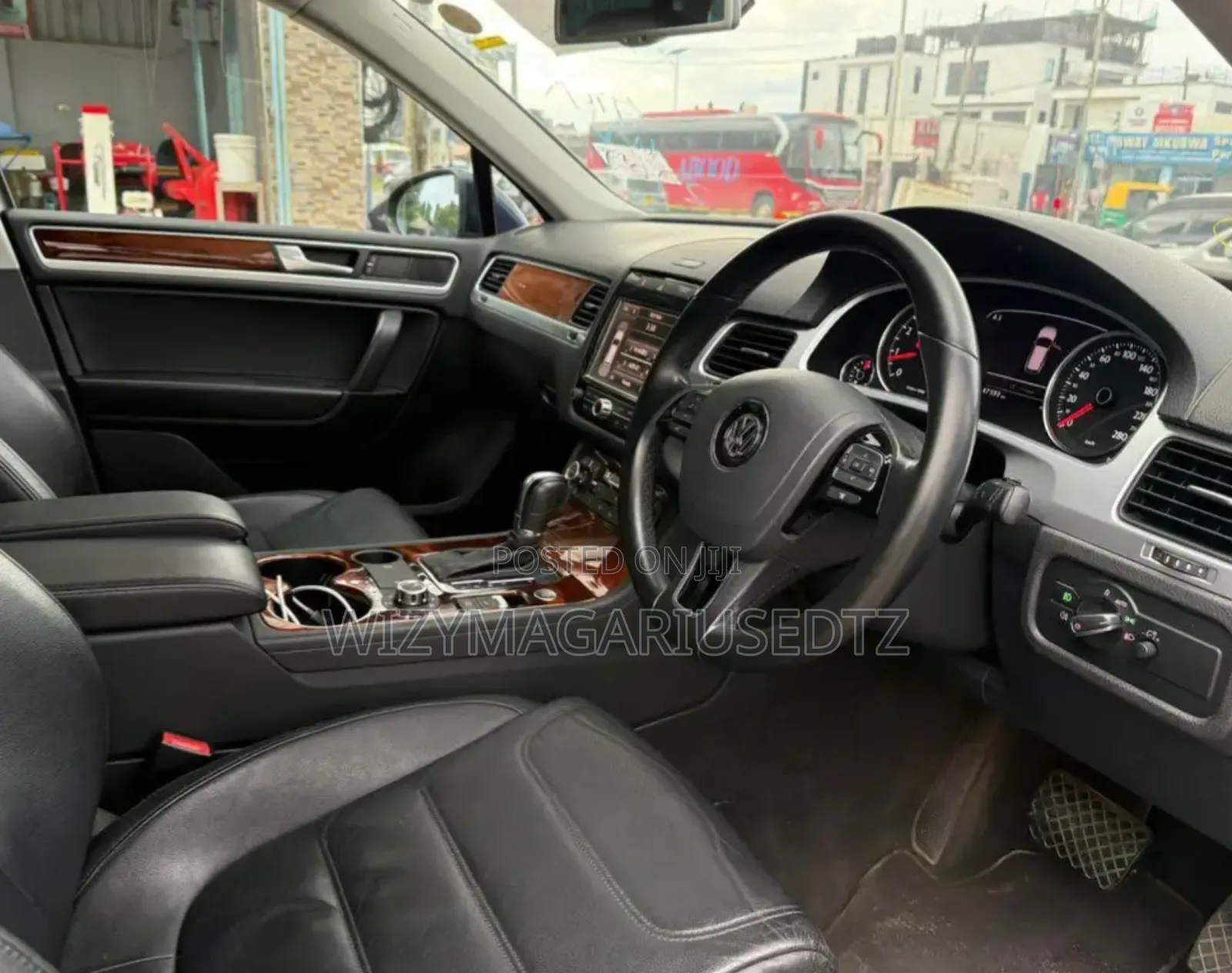 Volkswagen Touareg 2011 Burgundy
