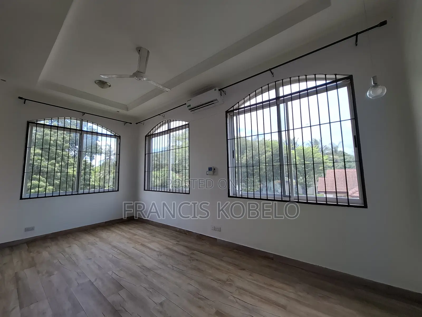 4bdrm Villa in Oyster Bay for sale