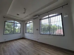 4bdrm Villa in Oyster Bay for sale