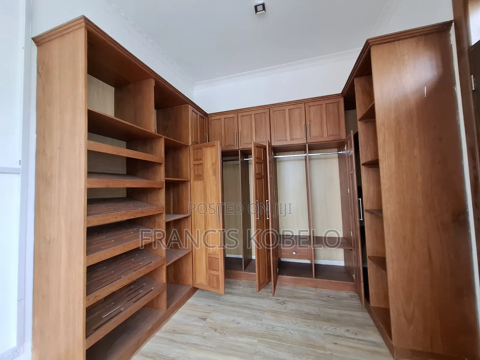 4bdrm Villa in Oyster Bay for sale