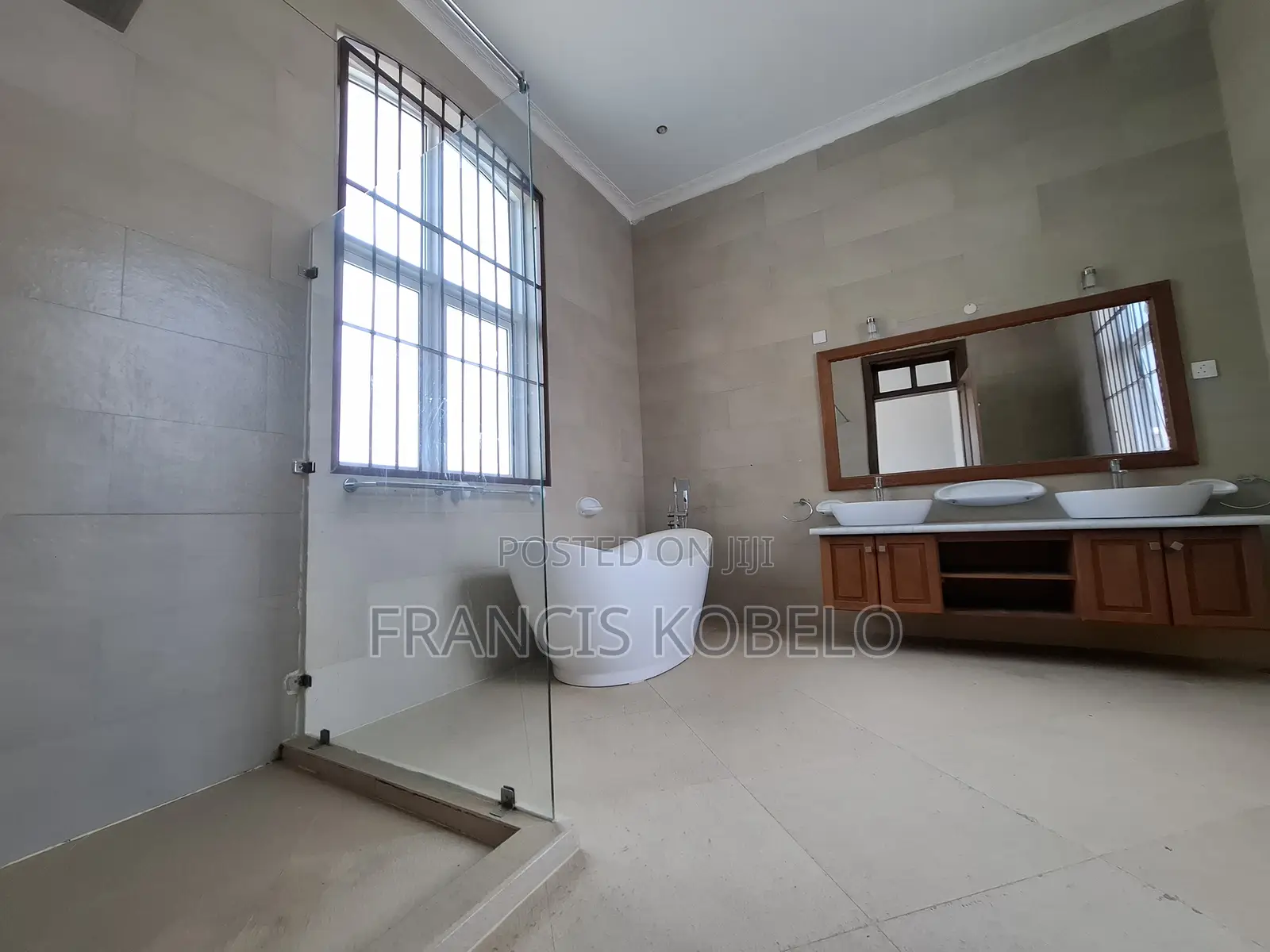 4bdrm Villa in Oyster Bay for sale