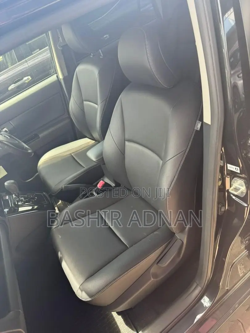 Toyota Corolla Rumion Hatchback 1.8 FWD 2015 Black