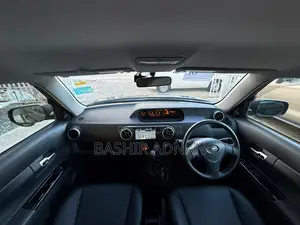 Toyota Corolla Rumion Hatchback 1.8 FWD 2015 Black
