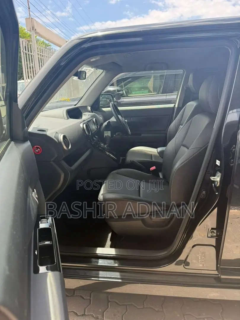 Toyota Corolla Rumion Hatchback 1.8 FWD 2015 Black