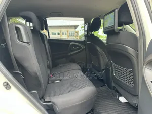 Toyota Vanguard 2010 White