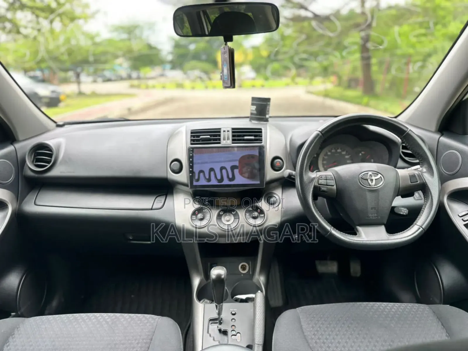 Toyota Vanguard 2010 White