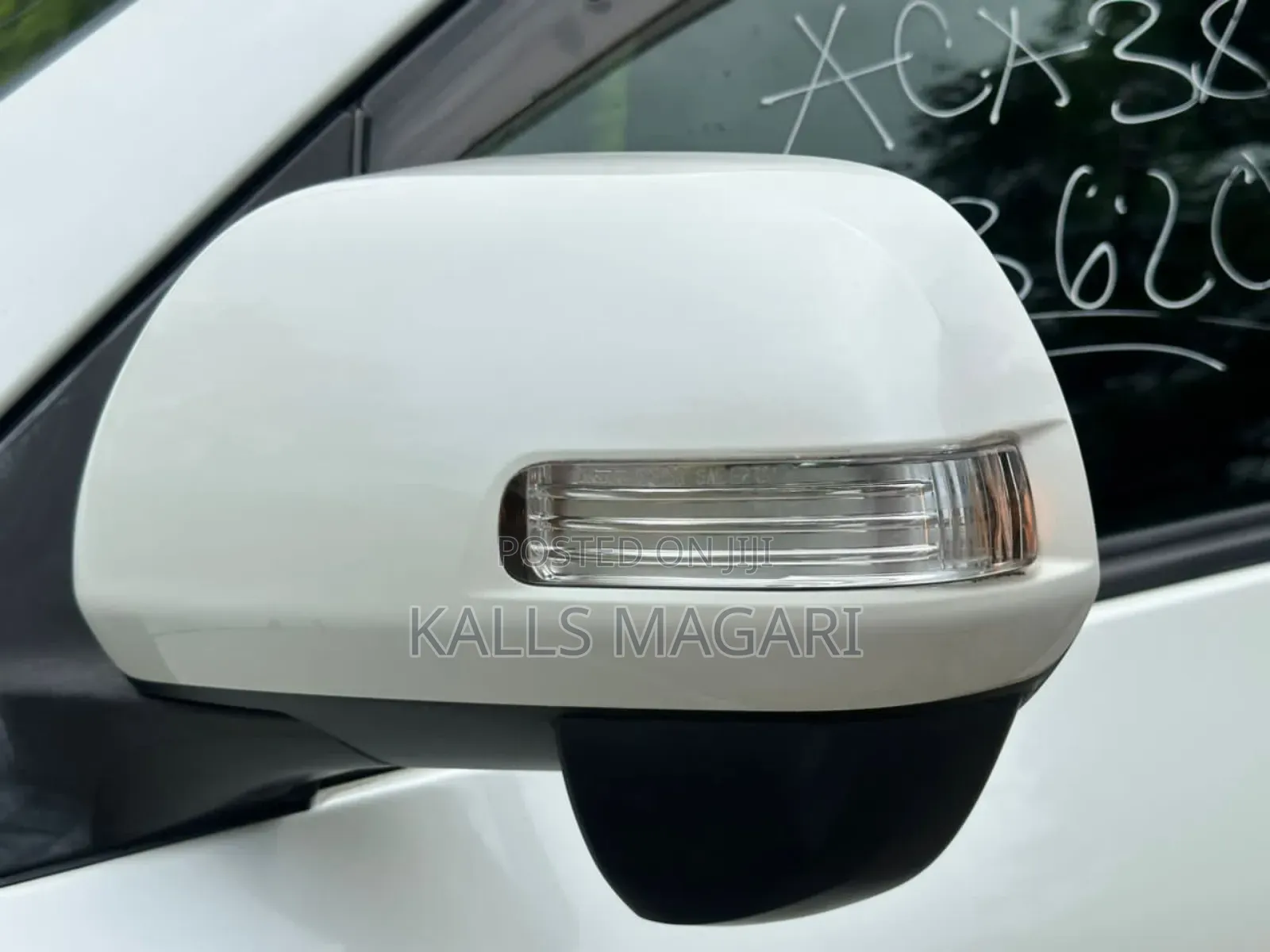 Toyota Vanguard 2010 White