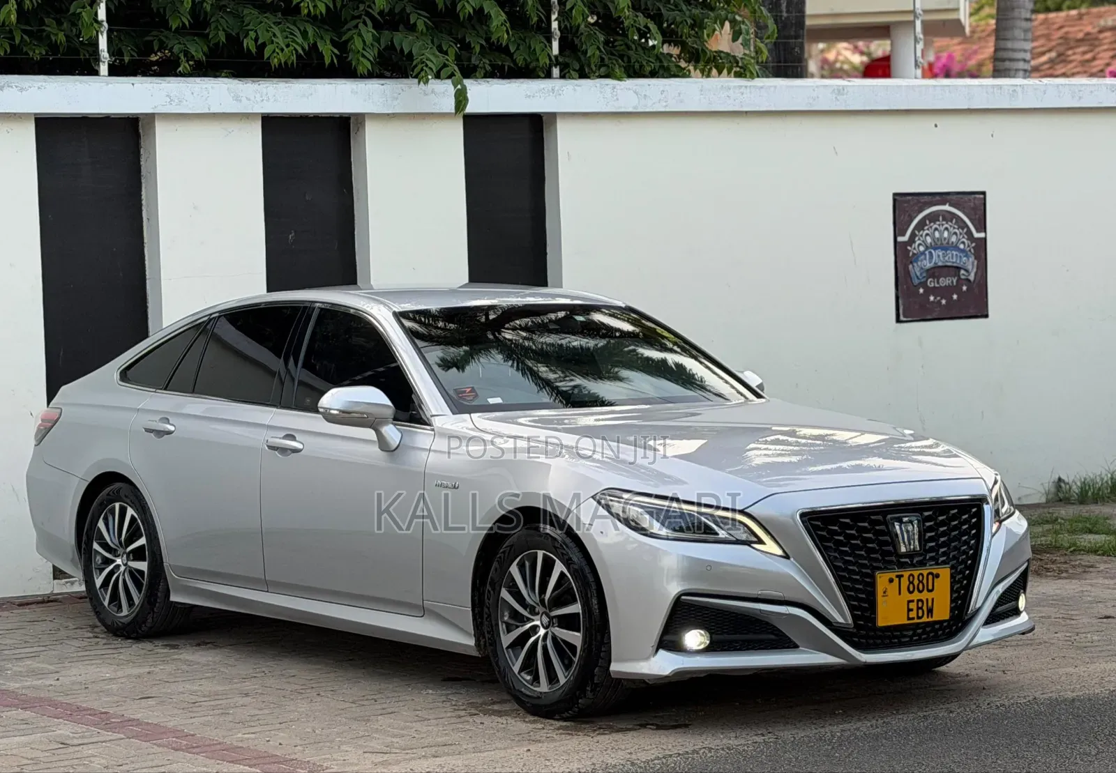 Toyota Crown 2018 Silver
