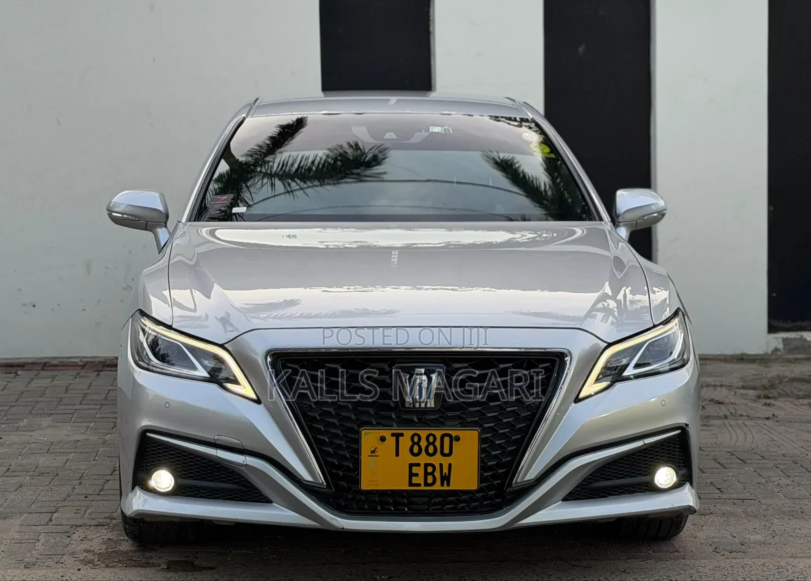 Toyota Crown 2018 Silver
