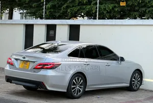 Toyota Crown 2018 Silver