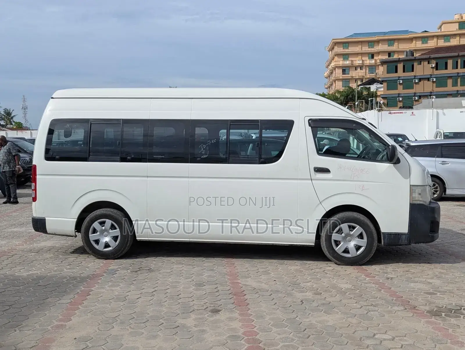 Toyota HiAce 2011 White
